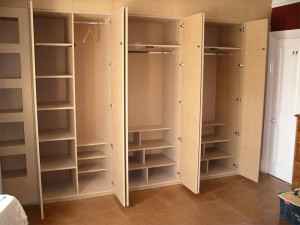 Beépített szekrény, gardrób szekrény ruhalifttel felszerelve